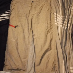 Mckinley shorts - Lite längre shorts i bra skick💞