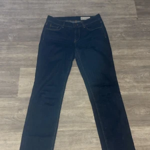 Jeans Esprit - De är i bra skick. Använda typ 2 gånger. De är från esprit i strl W27, L32. Skriv vad ni kan ge för dom