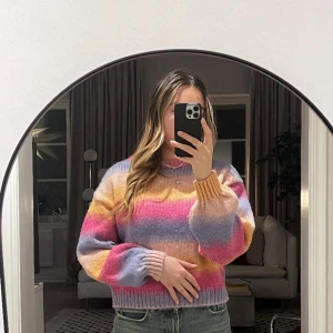 Stickad tröja  - Varm stickad tröja från Bikbok, nästintill oanvänd 