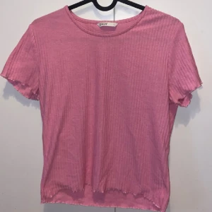 Rosa tröja  - Gott skick, storlek L men känns mer som S 