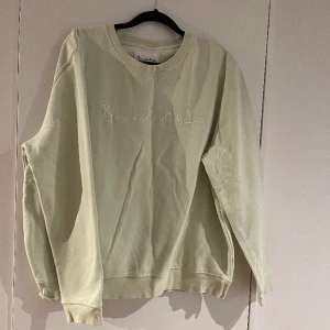 Sweatshirt  - Mintgröna sweatshirt från bondelid  Storlek: M Använd få gånger, är i fint skick 