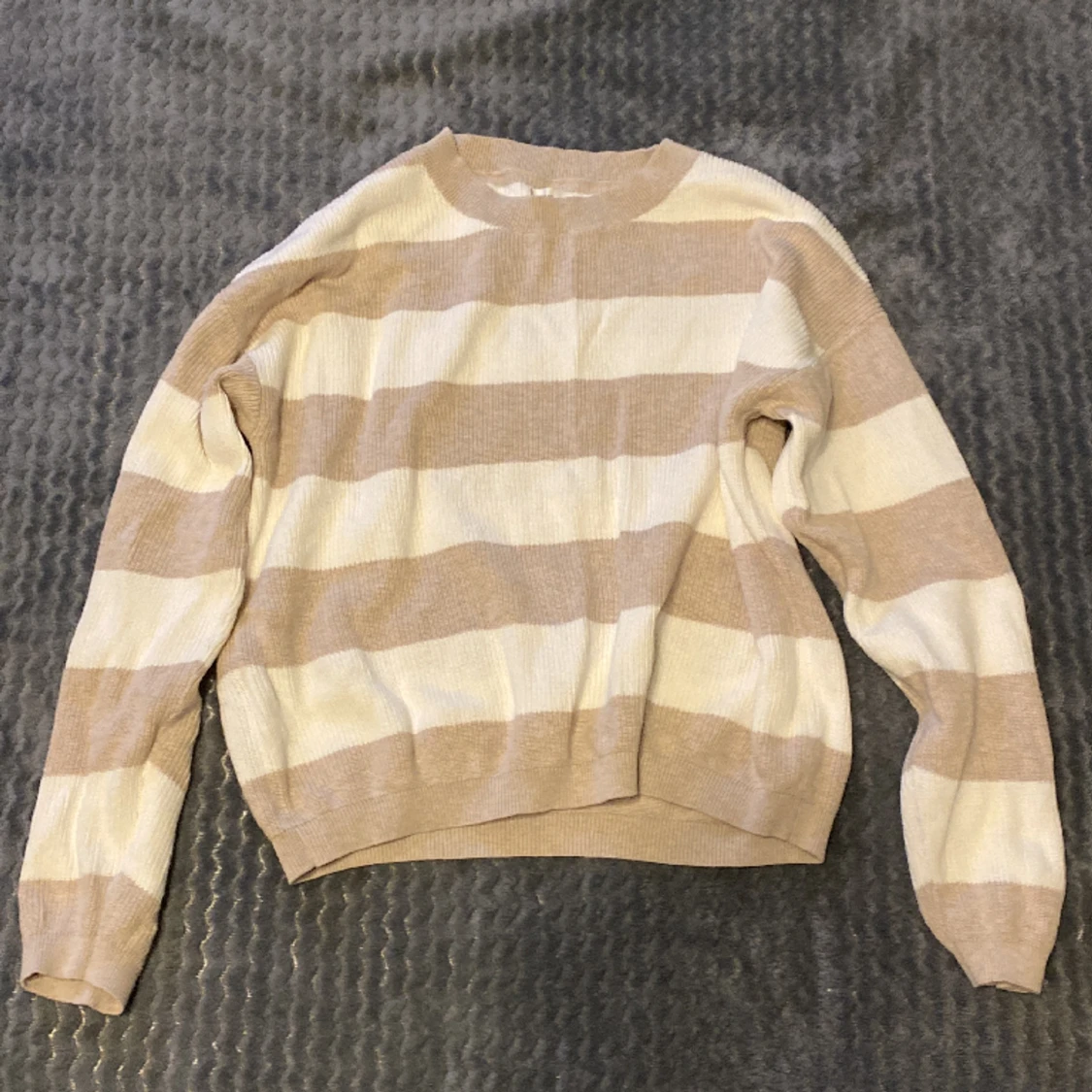 Randig stickad tröja - 90