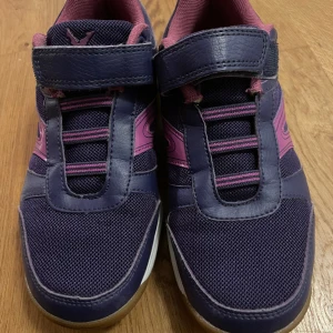 Gympaskor 38 - Storlek 38 från Stadium. Bara använts inomhus!