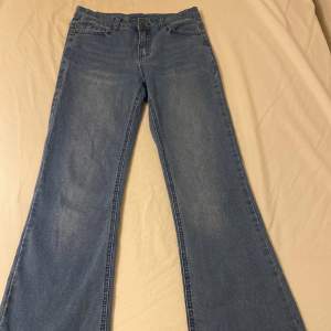 Blå lågmidjade jeans Storlek xs/s