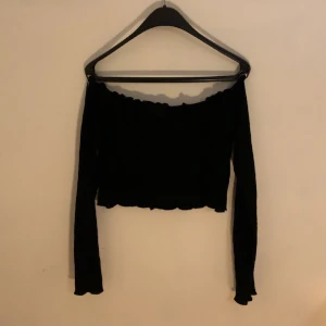 Svart tröja  - Säljer en jätte fin och bekväm svart tröja 