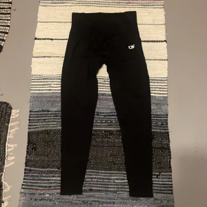 ICIW (i can i will) tights  - Stortsett oanvända ICIW träningstights i storlek L.  Säljer för 100kr