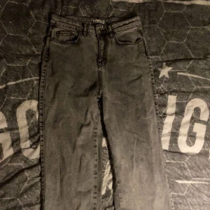 Jeans - Snygg gråa jeans från madlady!!💓