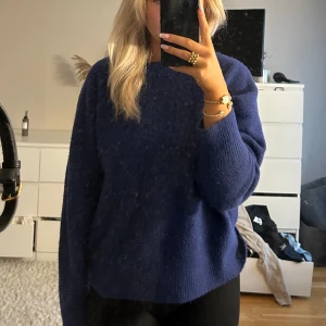 Stickad teöja - Stickad tröja ifrån zara, inte använd mycket därför väldigt bra skick!