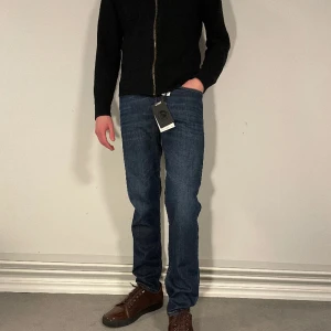 Diesel jeans  - 9.  Hej! Säljer nu dessa helt nya diesel jeans. Modellen är 184cm Nypris 1799