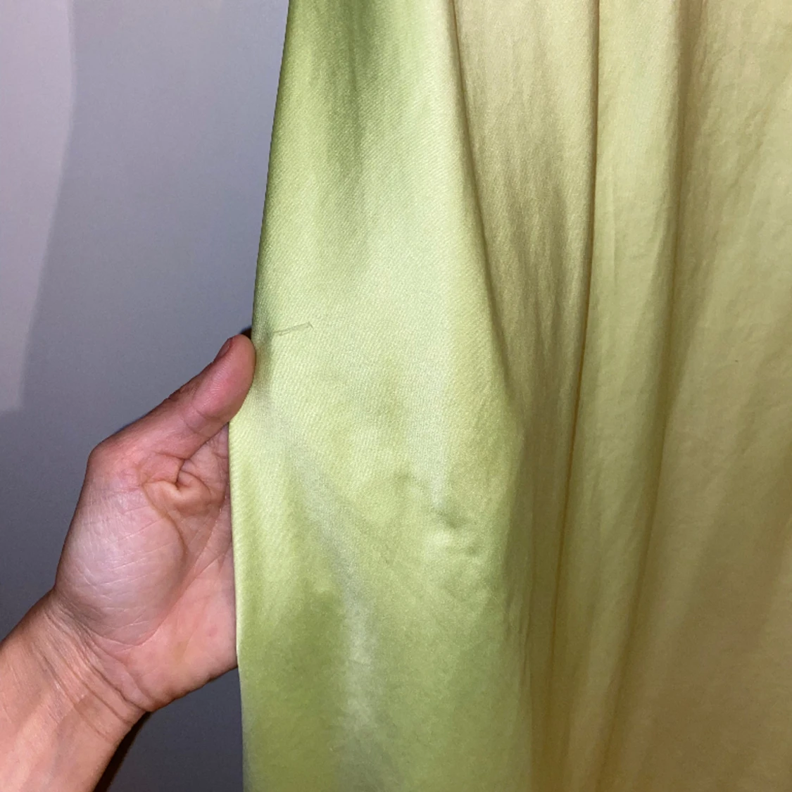 Grön satin klänning - 90