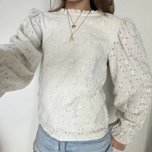 Zara blus! - Jätte söt blus i storlek 140 men passar mig som har storlek xs! 💕 