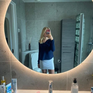 Blus  - Säljer min favorit blus nu då den ej passar längre. Pris går att diskutera!💗