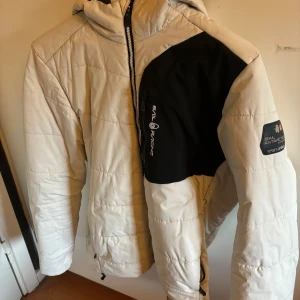 Sail Racing tunnare jacka  - Sail Racing jacka i gott skick.  