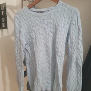 Tommy Hilfiger Kabelstickad - Bra skick, hittar inget fel