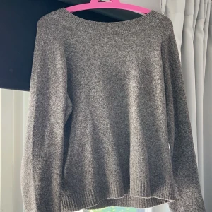 Stickad tröja - Säljer denna från Vero Moda, fint skick!
