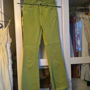 jeans - gröna jeans, kortare modell!