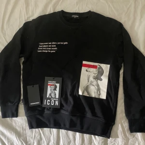 Dsq2 x Zlatan Ibrahimovic sweatshirt - As snygg sweatshirt från dsquared2 Nypris 2000, Fraktar endast, 12yr men passar 14yr skit bra. Hör av dig för mer bilder eller frågor. (Tags medföljer) Jätte bra skick inga fläckar eller liknande 