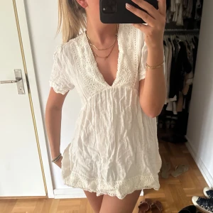 Klänning - Klänning från Zara som är för kort på mig som är 175cm. Lite skrynklig på bild men går att stryka till 😊
