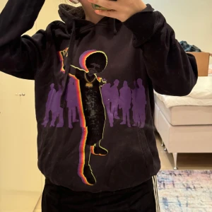 cool hoodie  - Hoodie med unikt tryck på, normal i storleken! 