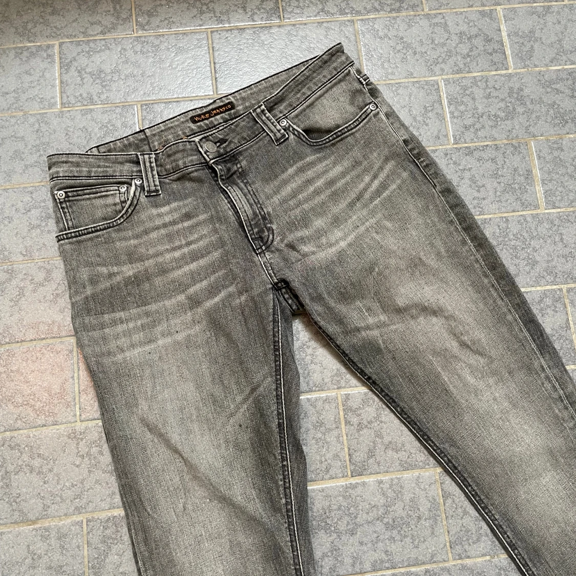 Gråa nudie jeans - 90