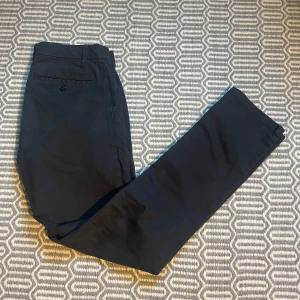 Kostymbyxor dressmann  - Ett par kostymbyxor från dressmann i toppen skick. Nypris 800 kr, säljes för 250 kr. Storlek 29/30, slim fit. 