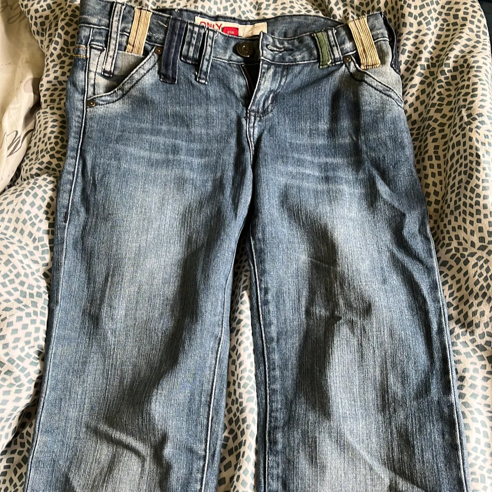 Vintage Lågmidja flare jeans från only. Jeans & Byxor.