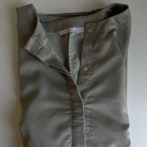 WERA BLUS - Jättefin blus i bra skick från WERA Stockholm NK. Värd 599kr🤍 Vid köpa av flera varor sänks priset 🌟🌸