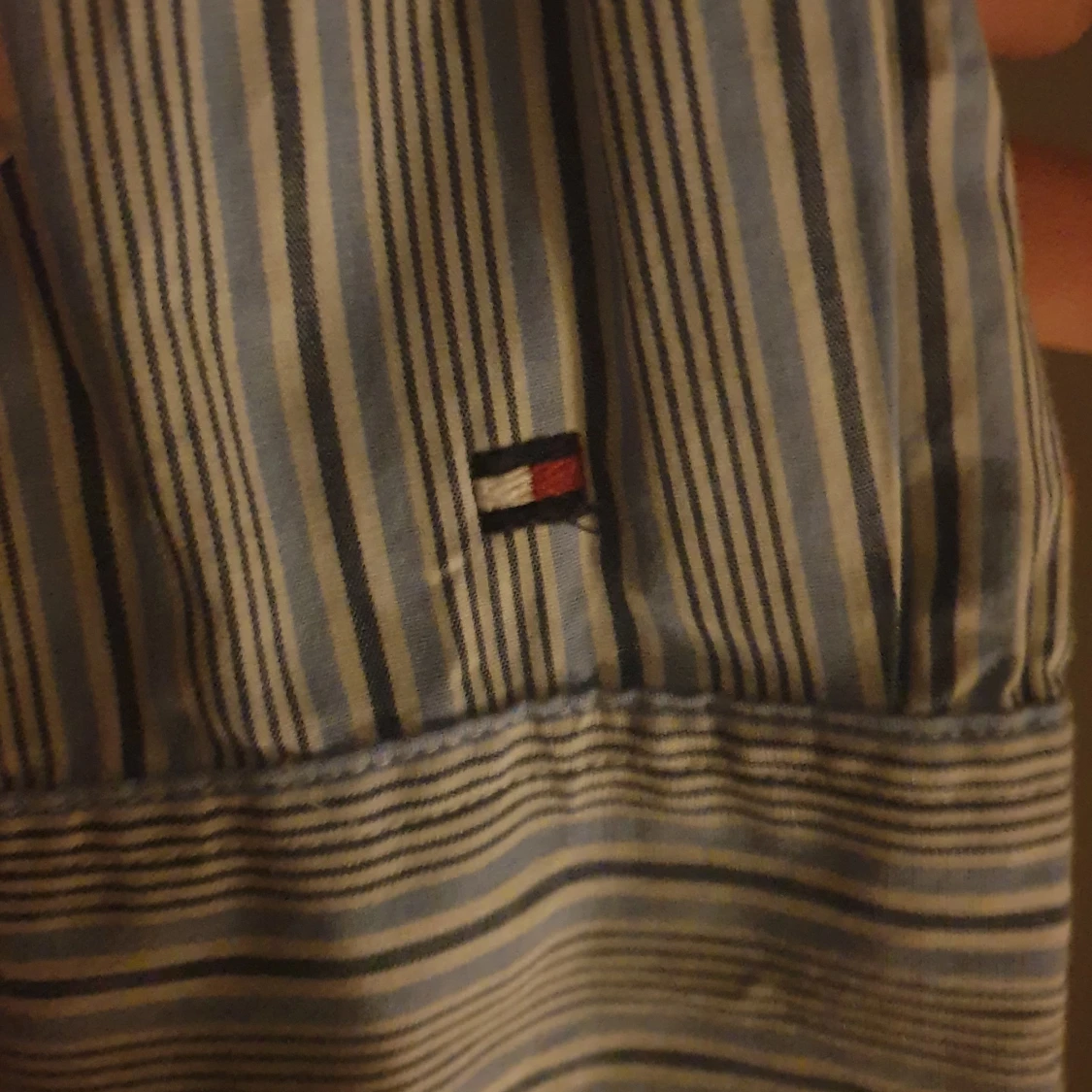 Blå randig Tommy Hilfiger skjorta  - 93