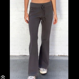 Brandy Melville Hillary yoga pants  - Storlek one size men passar xs - s/m. Aldrig andvända 
