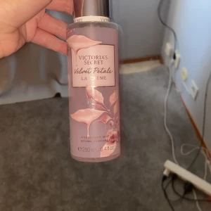 Victoria secret body mist - Halva kvar