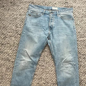 Tiger of Sweden jeans - Säljer dessa jeans av märket Tiger of Sweden. Modell Nico, storlek 33/32