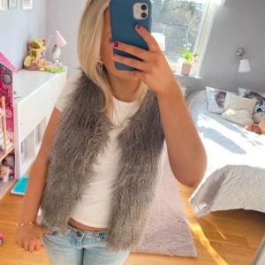 Snygg väst   - Jätte snygg väst i mycket bra skick! Vet ej märket då jag köpte den secondhand!(LÅNAD BILD)