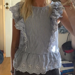 Blus - Super söt topp som tyvärr inte kommer till användning längre❤️