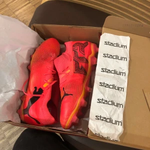 Puma Fotbollskor  - Köpt från stadium  Ny skickt Köpt för 1100kr  Kvitto finns