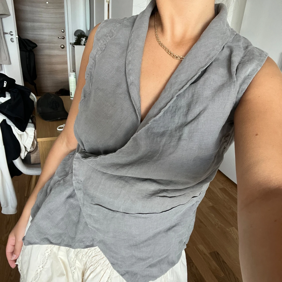 Fin väst som går att ha på olika sätt - 92