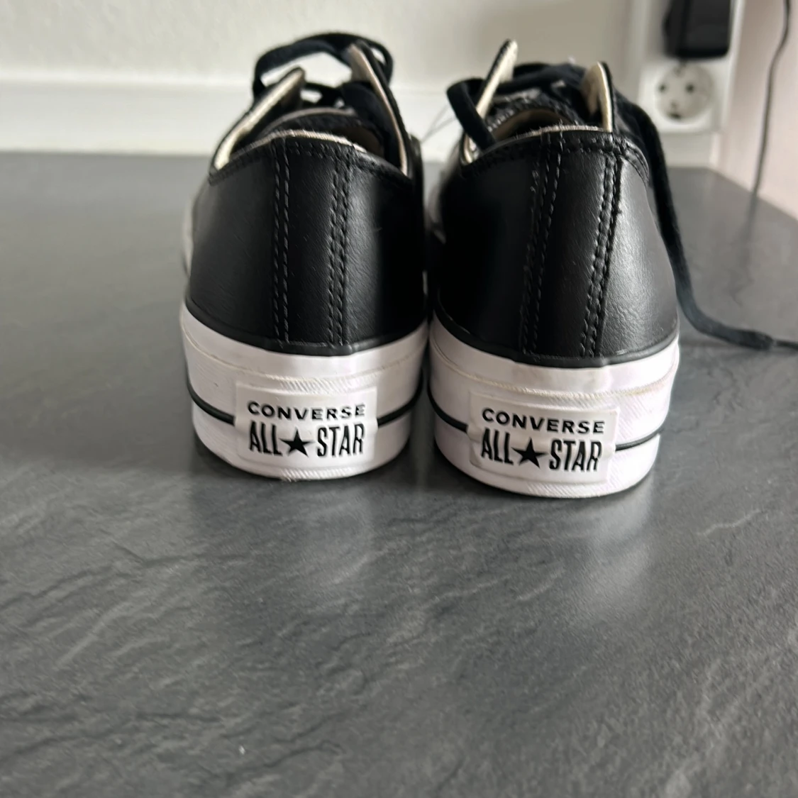 Oanvända platå Converse i skinn  - 91