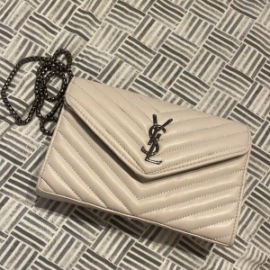 Ysl väska - Köpt i Turkiet. Aldrig använt, skriv för fler bilder