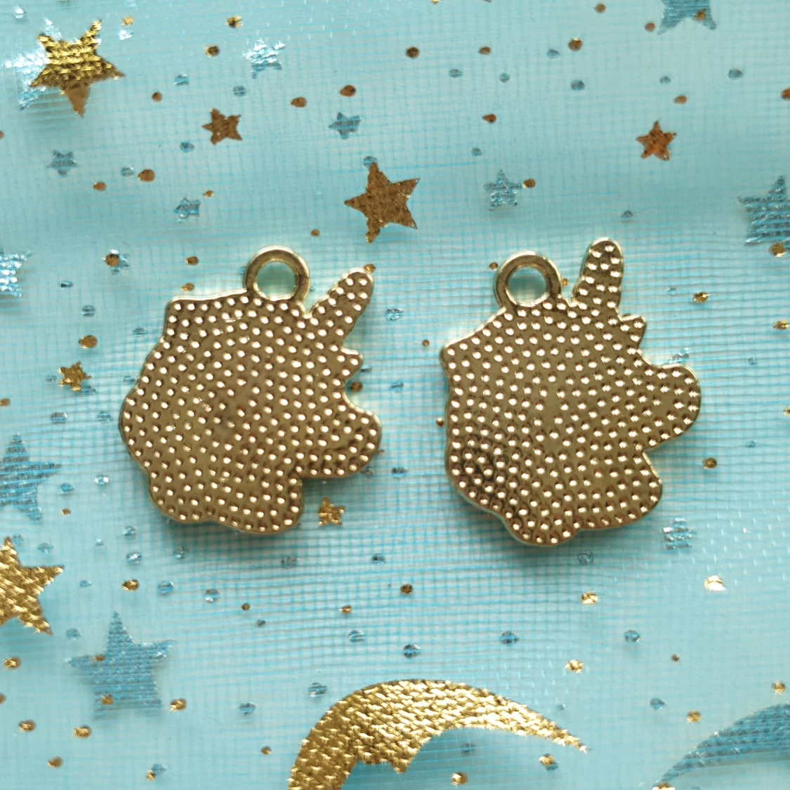 2st blå/vita enhörning berlock  - 90