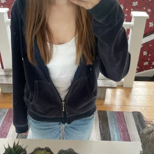 Cubus zip up - mörkblå zipup från cubus i stl s men passar xs också🤍