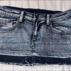 Minikjol - Jeanskjol som bara inte har kommit till användning skriv privat för bättre bilder eller om ni har frågor🔍priset kan diskuteras🖌️🖌️