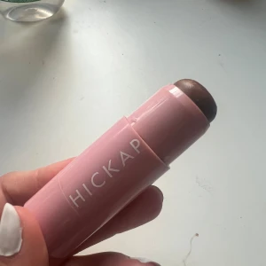 Hickap bronzerstick  - Hickap bronzerstick som endast är testad en gång💕 Färgen är hot Chocolate.