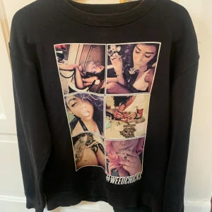 Svart tröja med tryck - Svart tröja med tryck i strl M