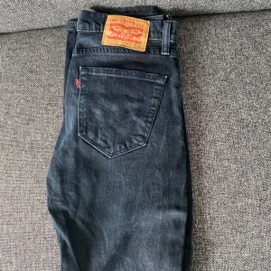 Levis jeans  - Säljer dessa helt oanvända Levis 510 Jeansen i strl 28/32. 10/10 skick och en väldigt snygg färg. Säljs pga av att de var lite för små för mig! Pris kan diskuteras. 
