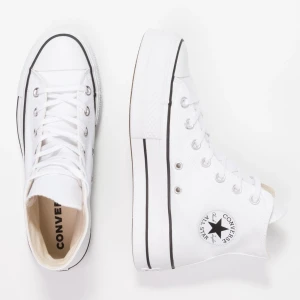 Converse - Säljer mina vita Converse med hög sula. Använde typ två gånger så som nya! 