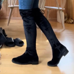 Overknee boots - Sparsamt använda, knyts vid knäna