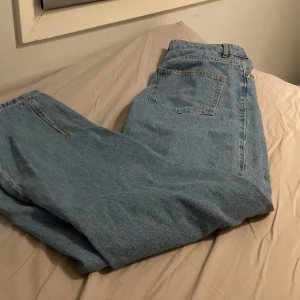 Fina jeans  - Oanvända 