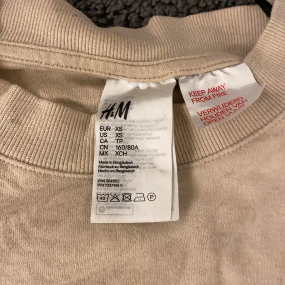 Beige tröja me utsvängda ärmar - 90