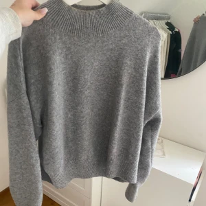 Stickad tröja  - Aldrig använd!!