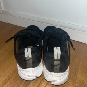 Nike presto  - Hej ! Säljer mina Nike presto skor  Har haft dom i 5 månader ! Storlek 41 Finns och hämta i Trollhättan  Eller kan fraktas !  Mvh David 