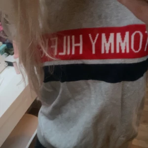 Tröja från Tommy Hilfiger - Tröja från Tommy Hilfiger i storlek 164. Inga defekter.